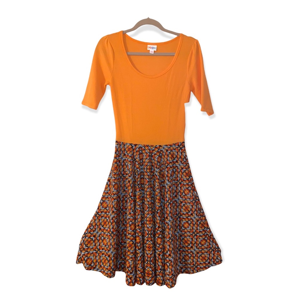 NWT- Rare LuLaRoe woman’s Nicole dress